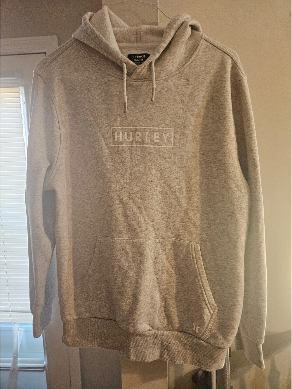 Hurley Medium Hoodie Sweater Gray Long Sleeve Pullover Logo Front Pocket